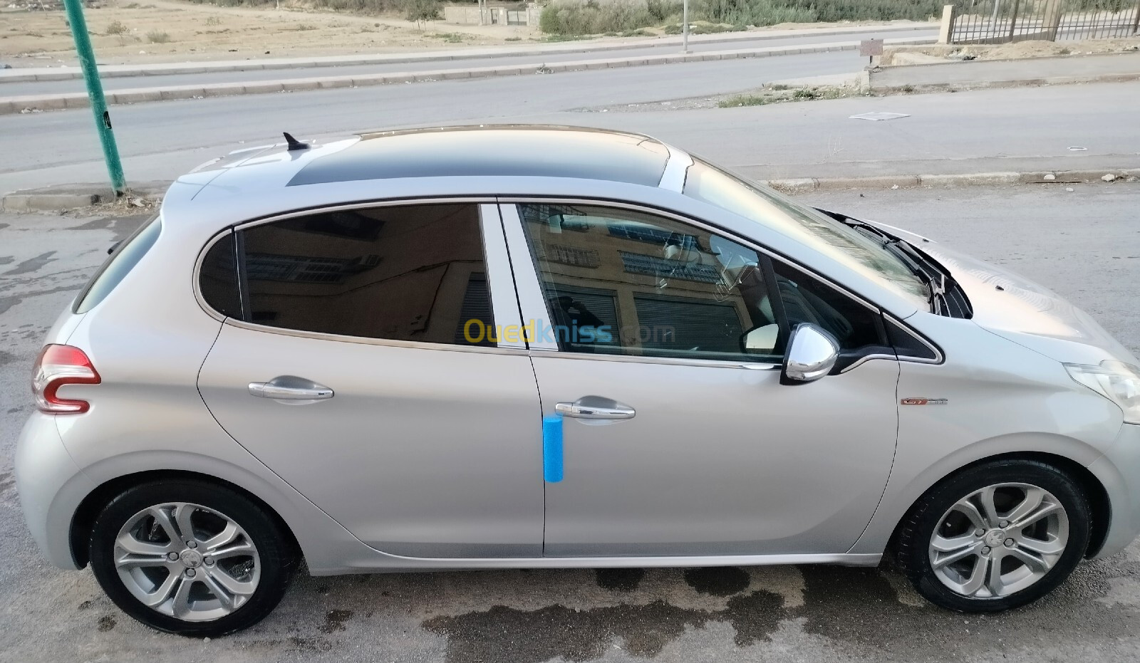 Peugeot 208 2015 Allure hdi