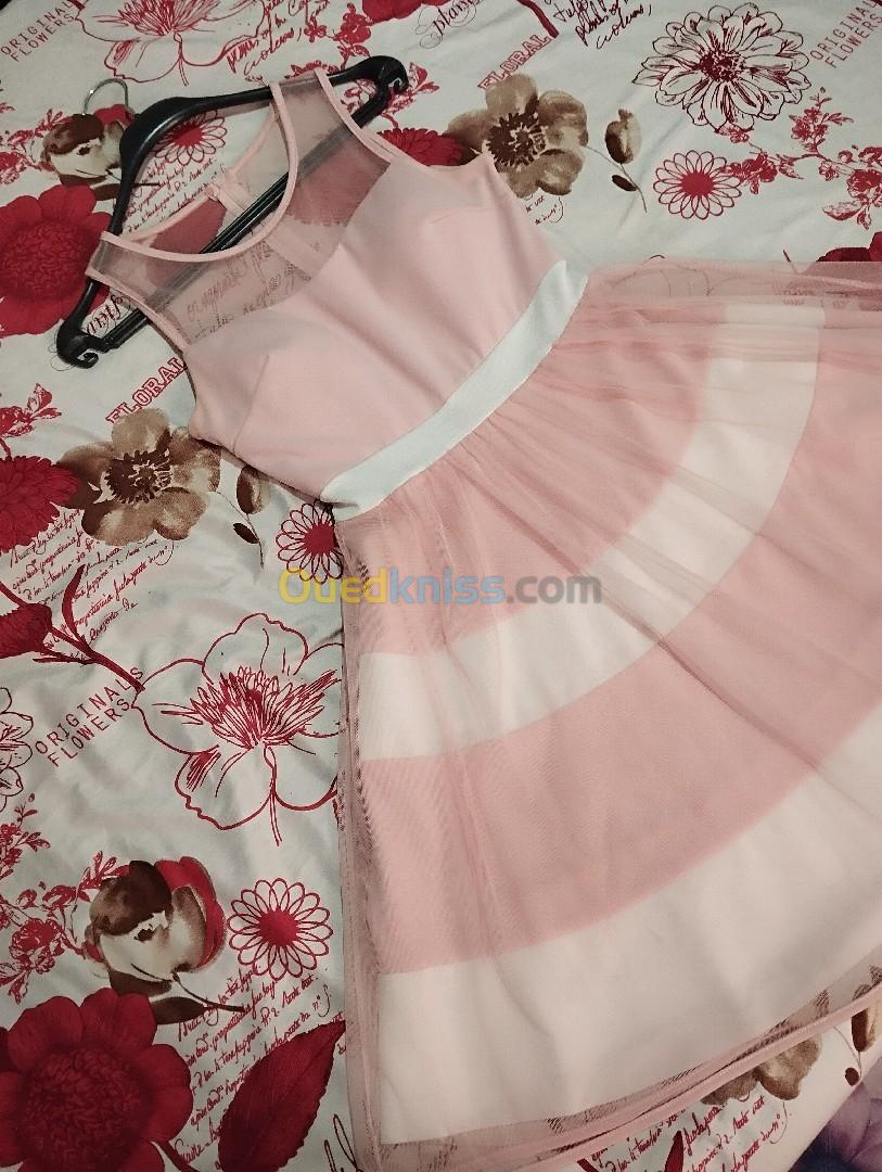 Robe dentelle rose et blanche 