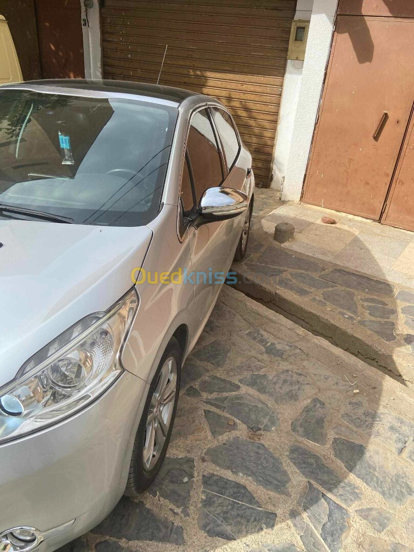 Peugeot 208 2015 Access Facelift