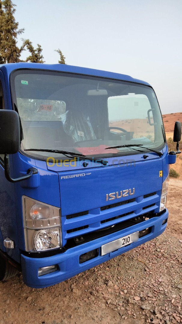 Isuzu NPR71 2010