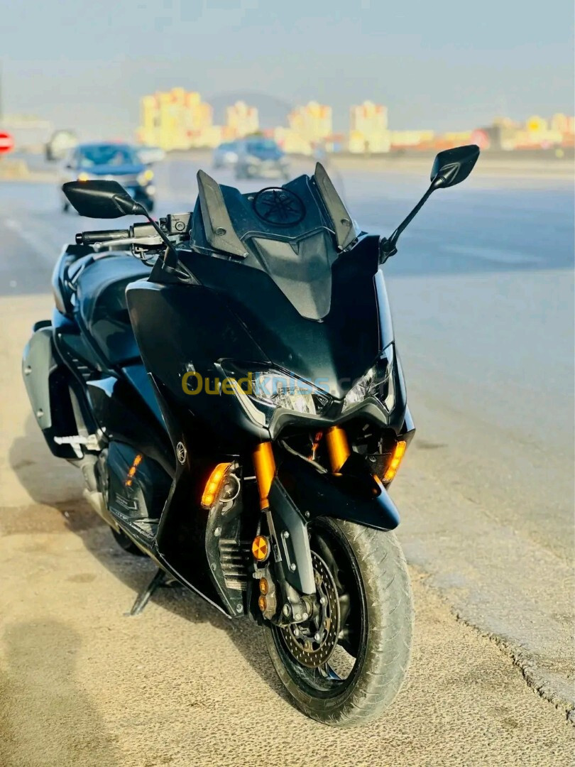 Yamaha TMAX 560 2022