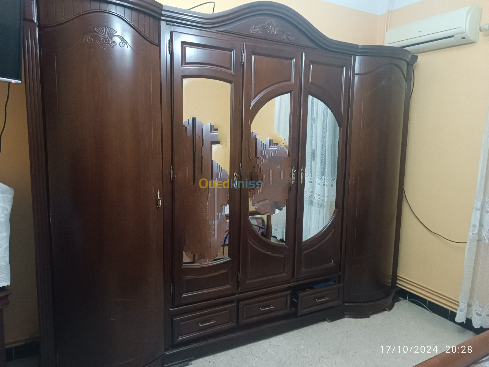 Armoire de chambre a coucher 