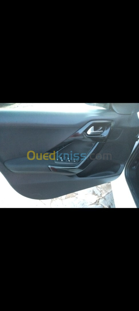 Peugeot 208 2015 208