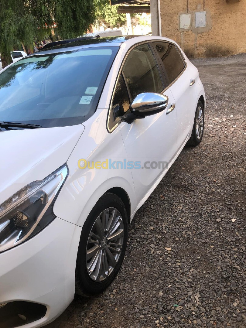 Peugeot 208 2015 Allure Facelift