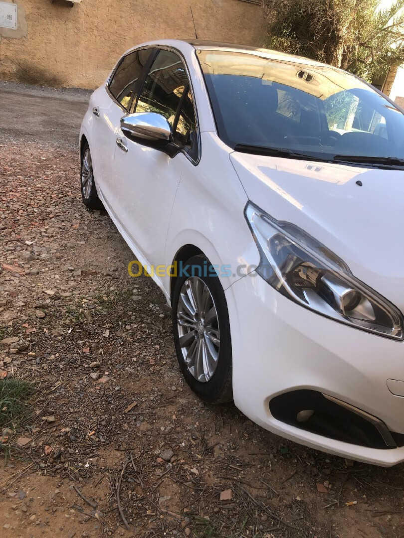 Peugeot 208 2015 Allure Facelift