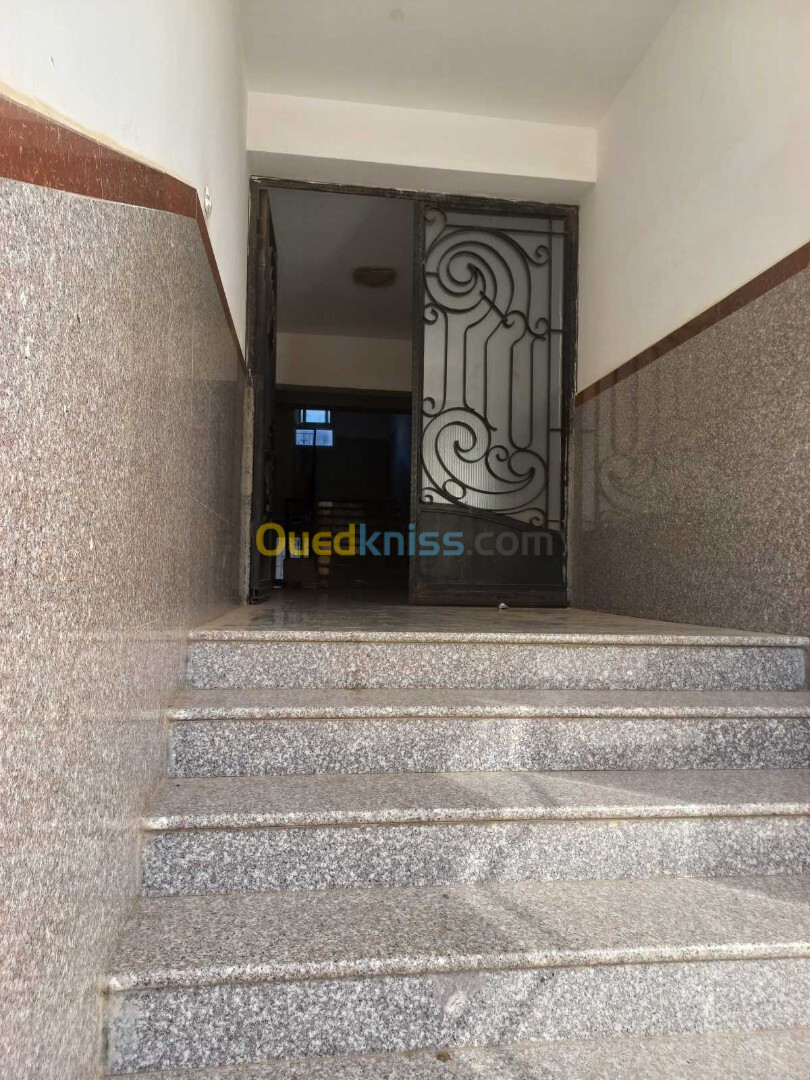 Location Appartement F4 Blida Blida