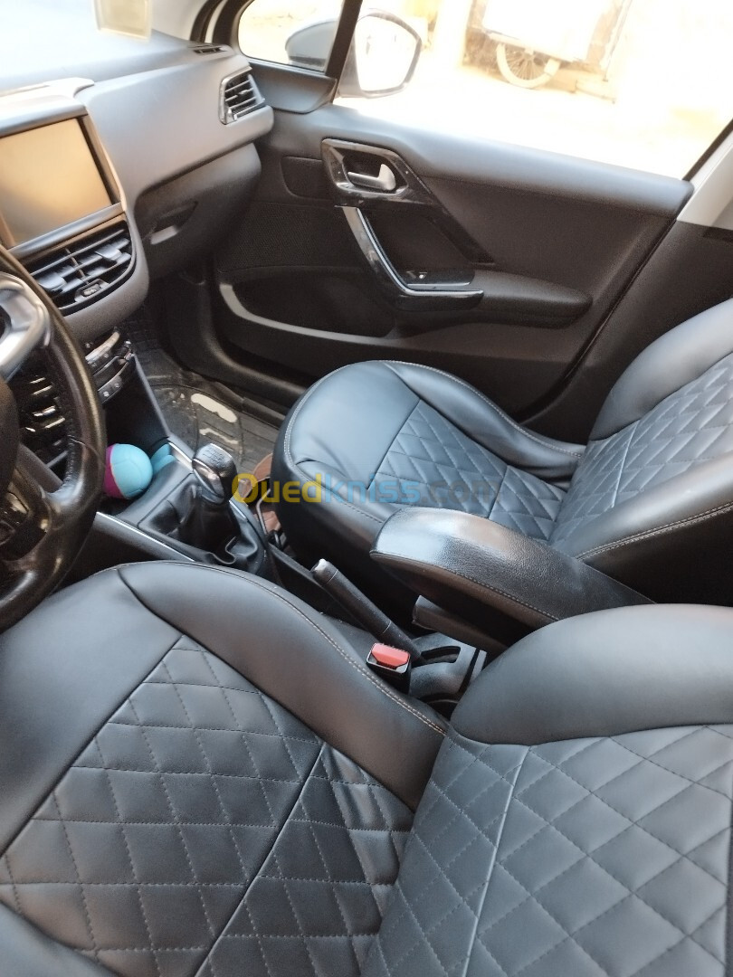 Peugeot 208 2015 Access