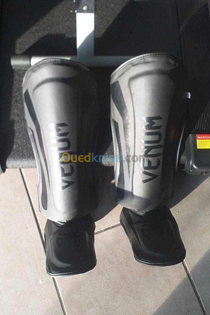 Gants protége tibia casque boxing pro Venum 