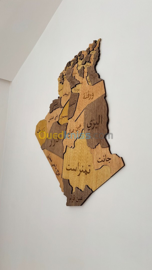 L'Algérie à Portée de Main : Carte en Bois 3D