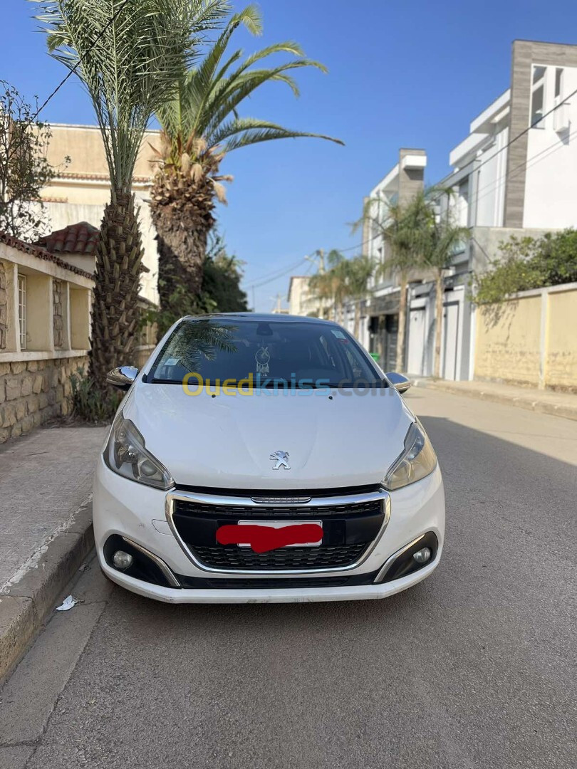 Peugeot 208 2015 Allure