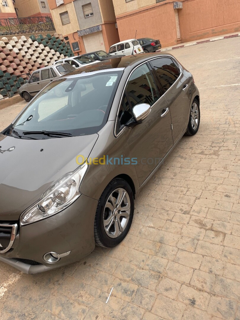 Peugeot 208 2015 Allure