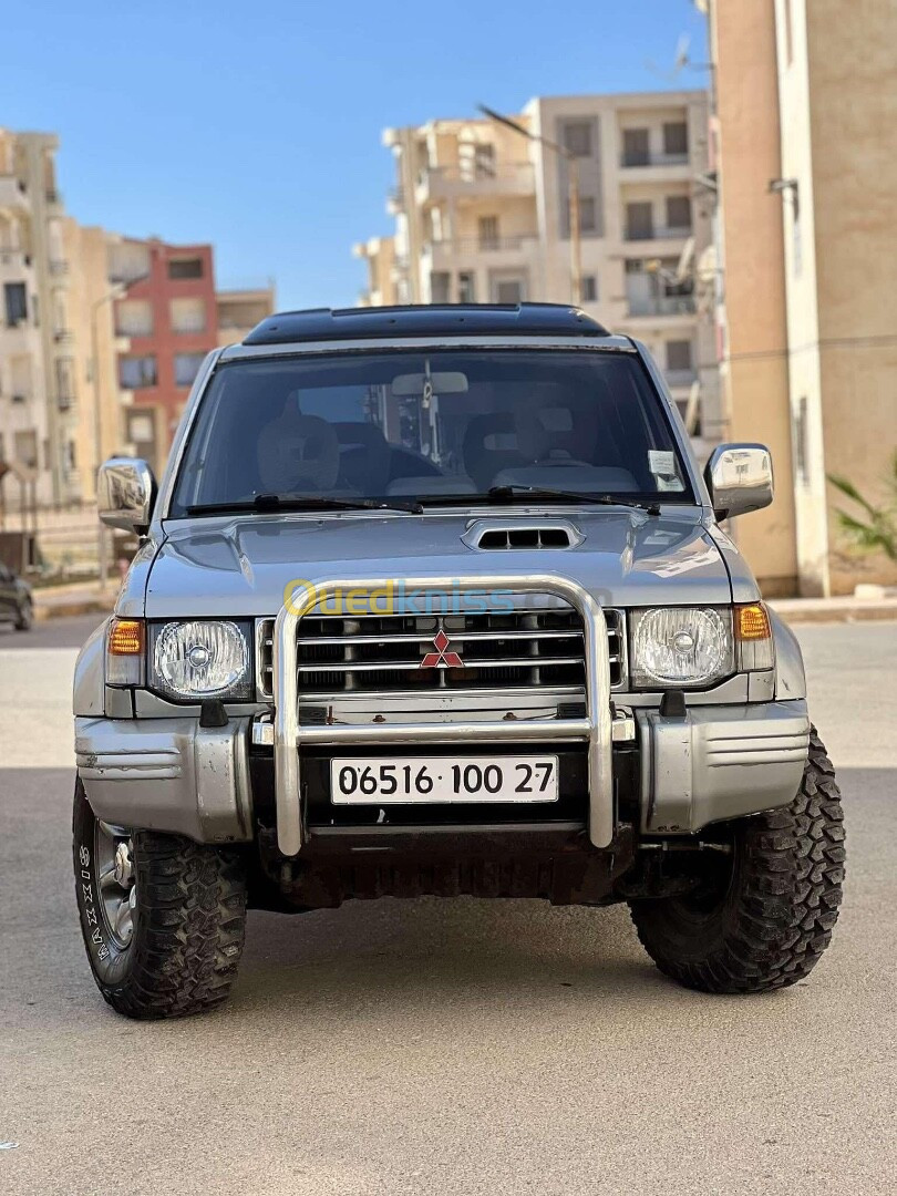 Mitsubishi Pajero Court 2000 