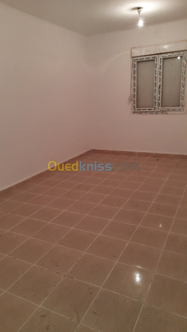 Location Appartement F4 Tipaza Kolea