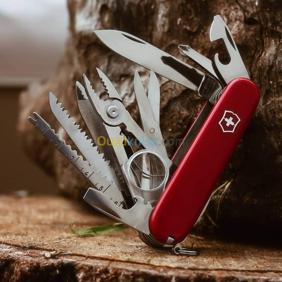 VICTORINOX COUTEAU SWISS CHAMP ROUGE 