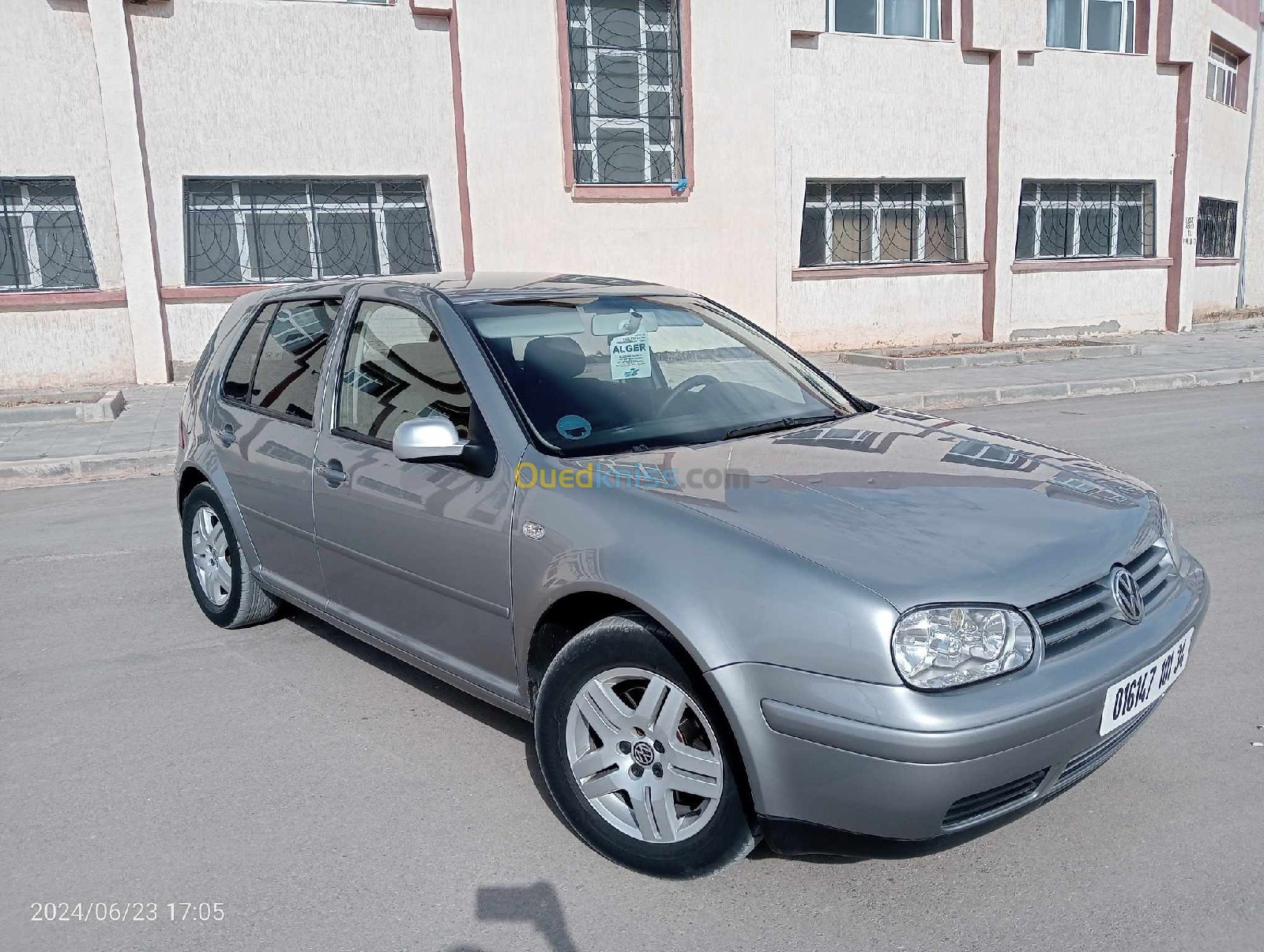 Volkswagen Golf 4 2001 La 100 spéciale