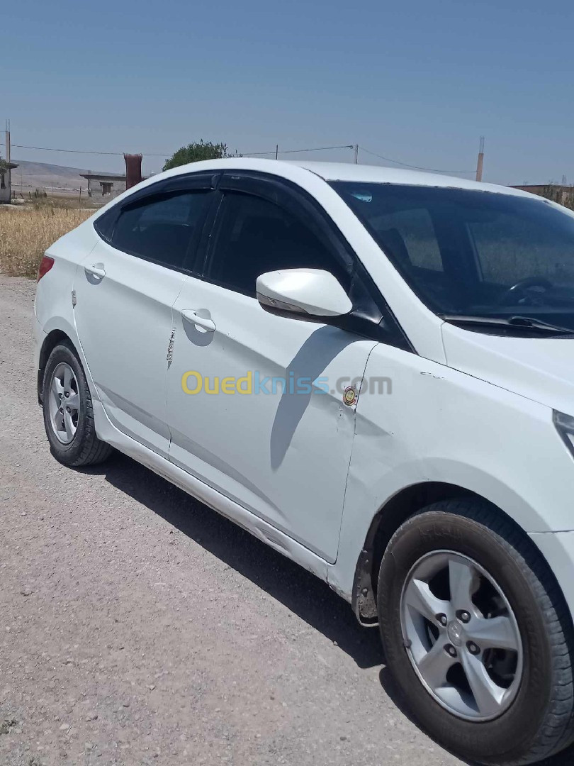 Hyundai Accent RB  4 portes 2012 Accent RB  4 portes