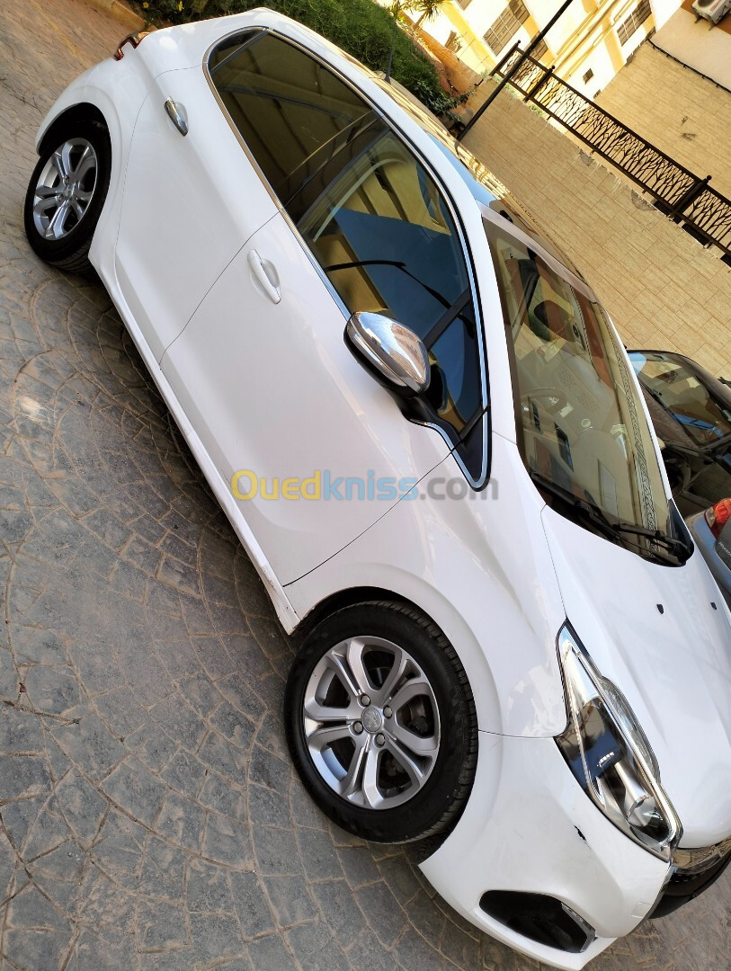 Peugeot 208 2015 Allure