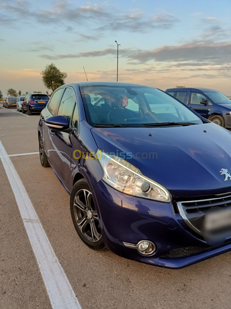 Peugeot 208 2015 