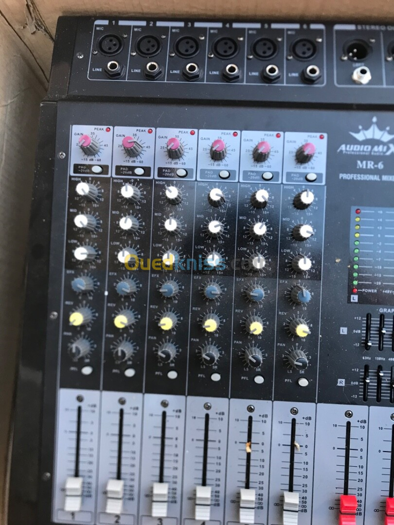 Table de mixage professionnelle 