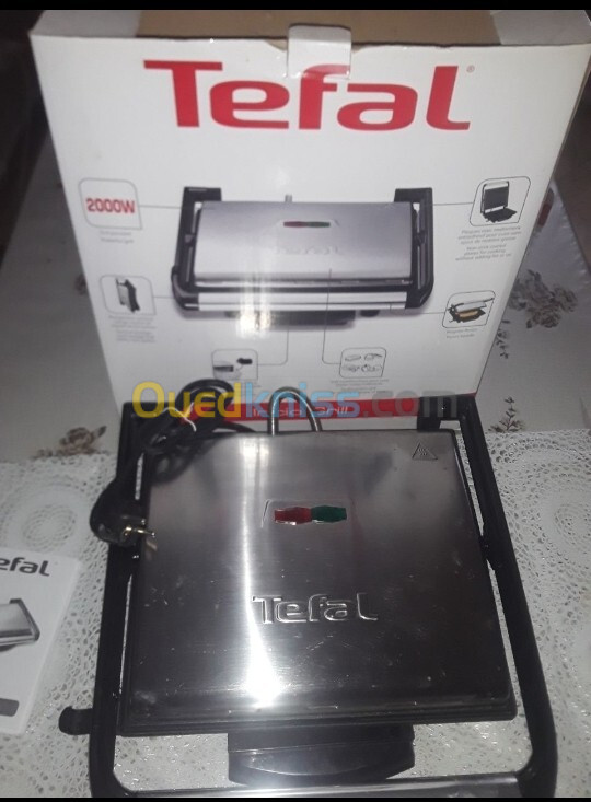 Panineuse tefal 2000W état neuf