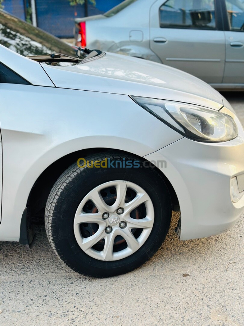 Hyundai Accent RB  4 portes 2012 Accent RB  4 portes