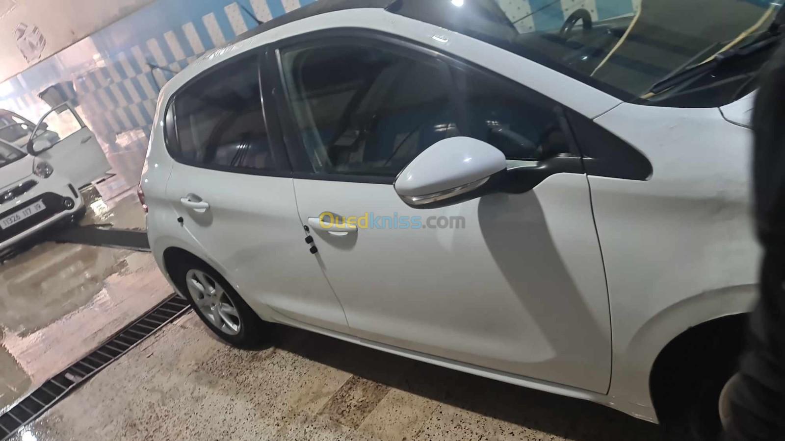 Peugeot 208 2015 Allure