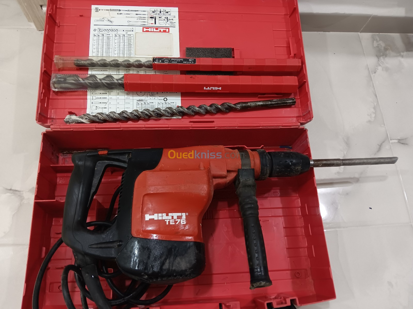 PERFORATEUR-PIQUEUR HILTI