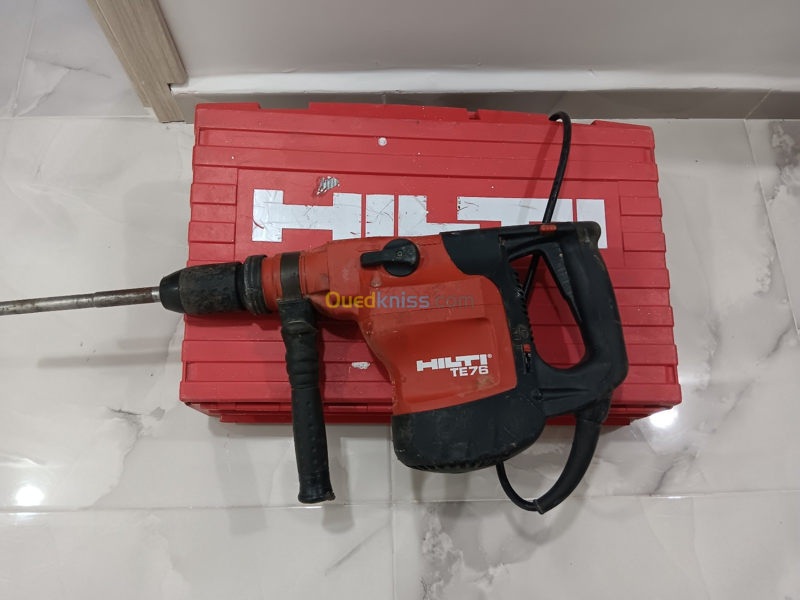 PERFORATEUR-PIQUEUR HILTI