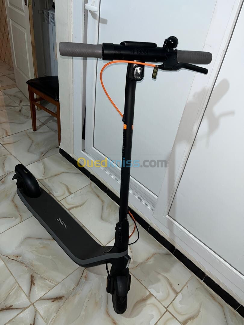 Trottinettes Ninebot E2 plus 