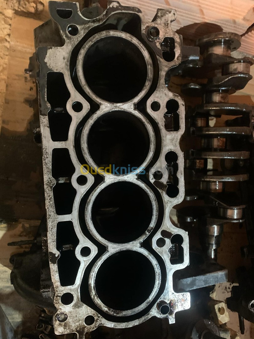 Block culasse boîte injecteurs moteur 1,6 HDi 