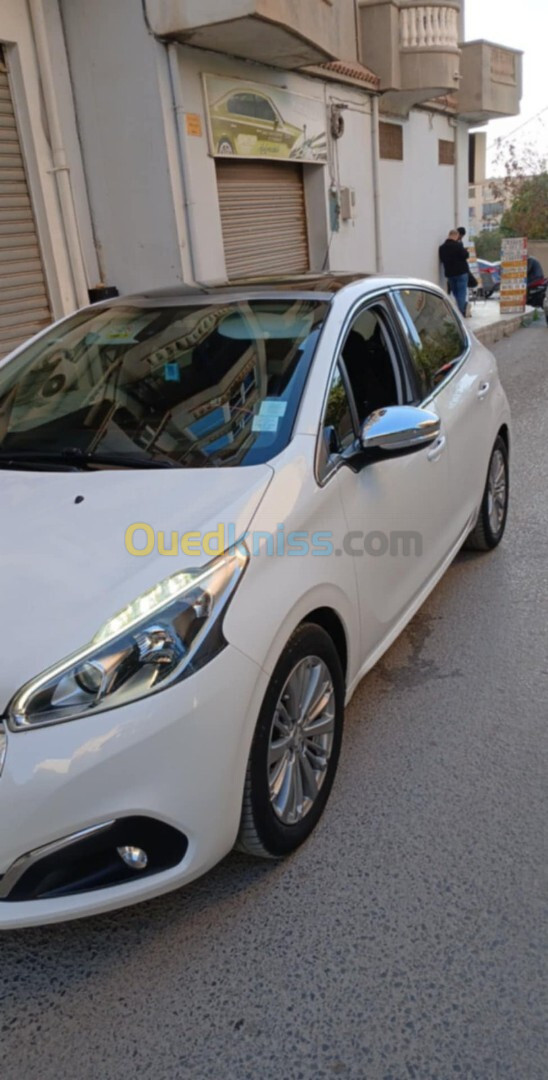 Peugeot 208 2015 Allure Facelift