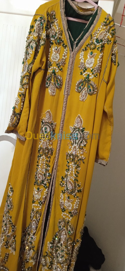 Caftan royal marocain couleur vert moutard 