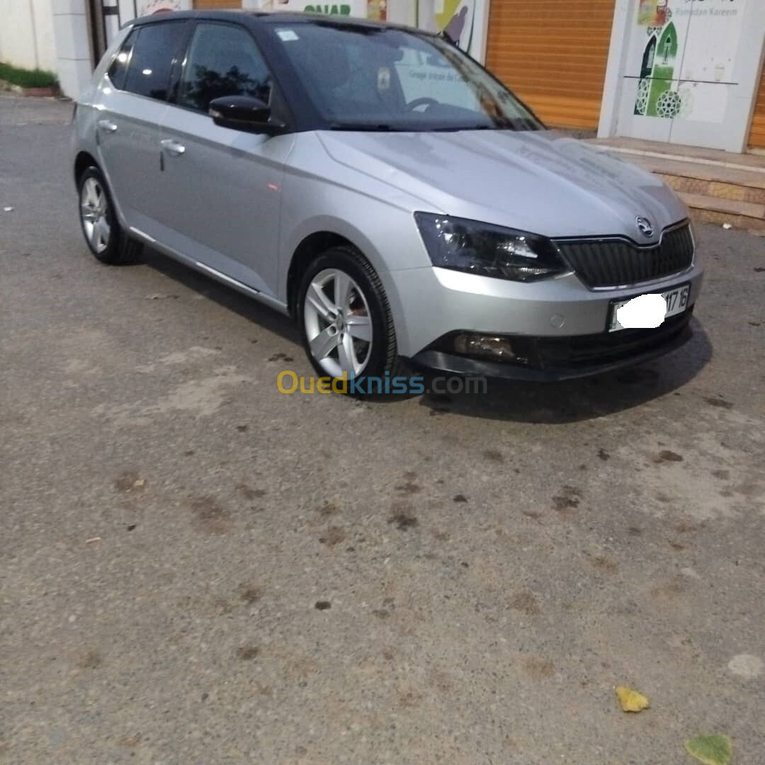 Skoda Fabia 2017 Style (avec toit panoramique)