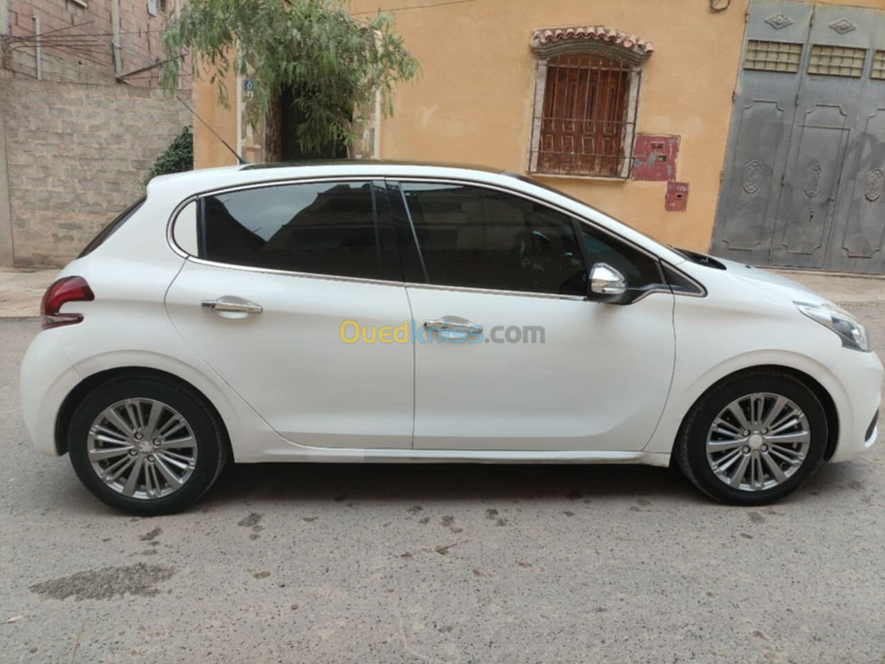 Peugeot 208 2015 Allure Facelift