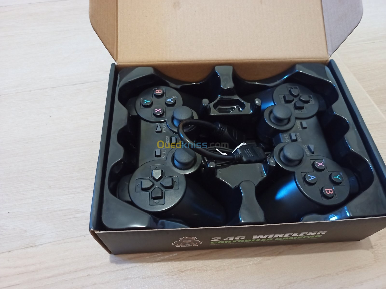  GAME STICK LITE 4K WITH 2.4G WIRELESS CONTROLLER GAMEPAD