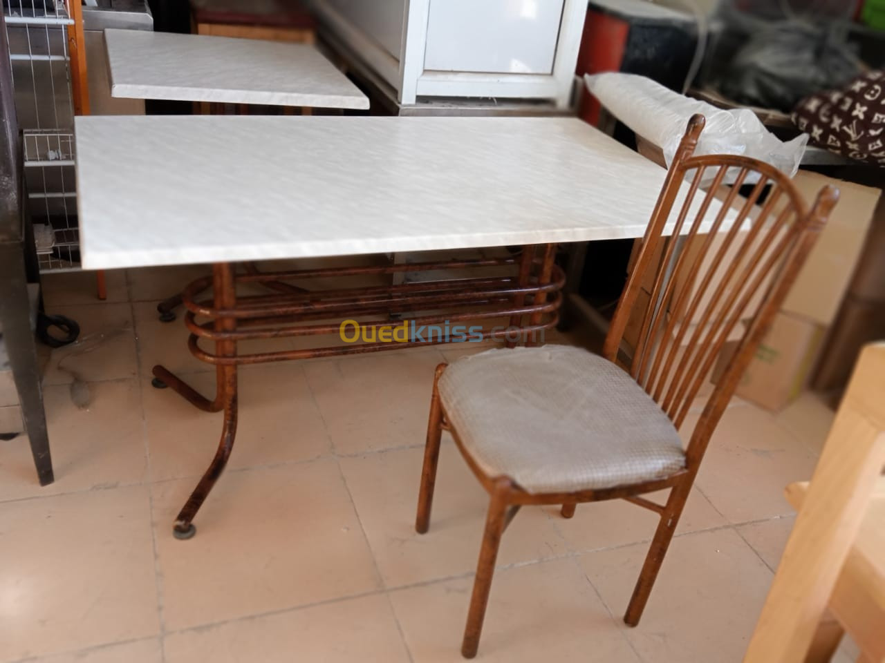 Table Salle a Manger 04 Chaises