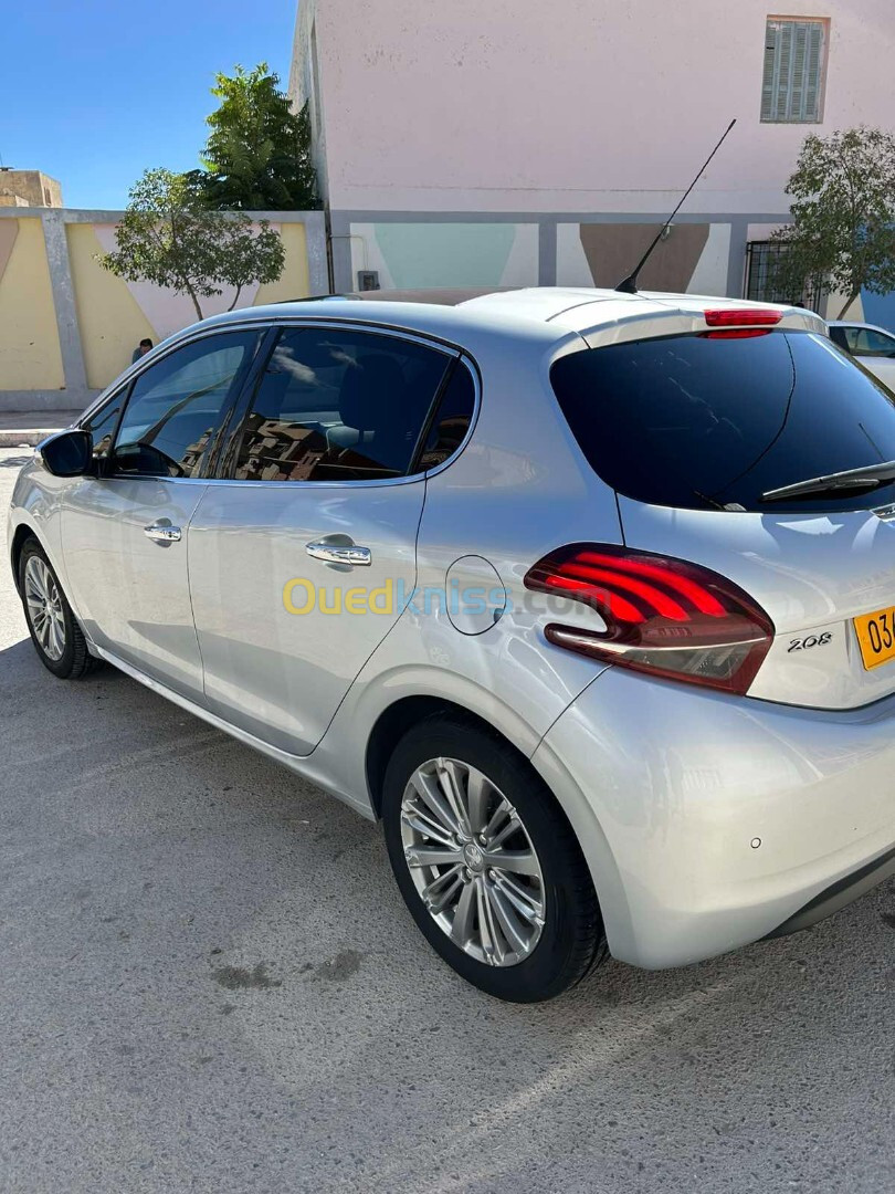 Peugeot 208 2015 Allure