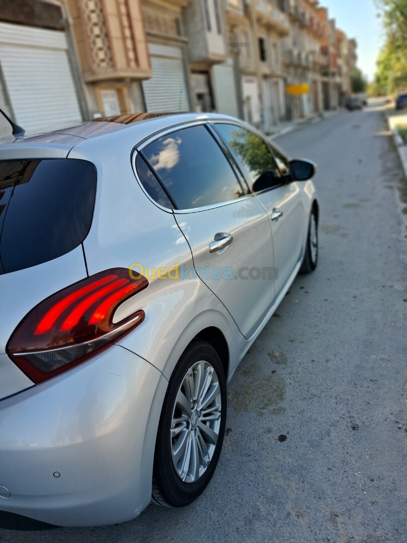 Peugeot 208 2015 Allure