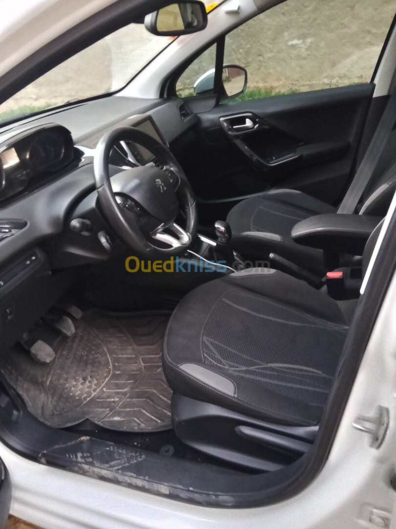 Peugeot 208 2015 208