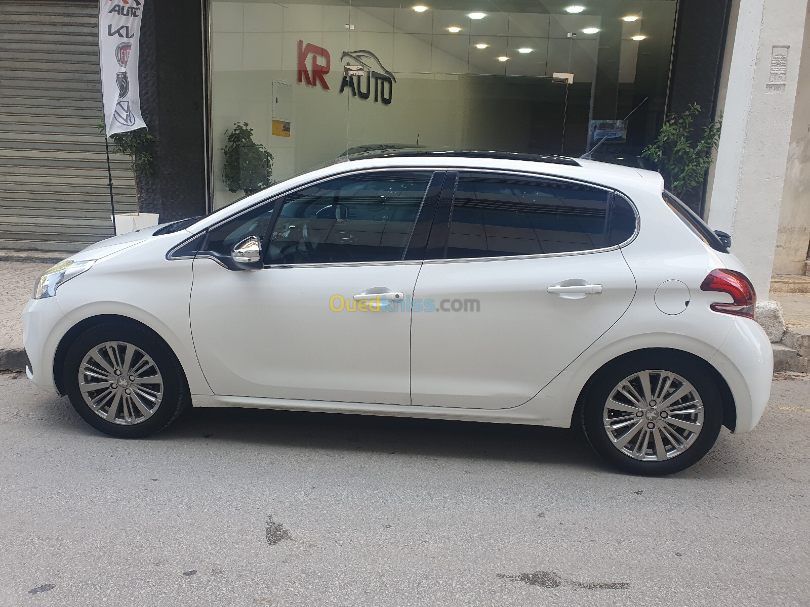 Peugeot 208 2016 Allure Facelift