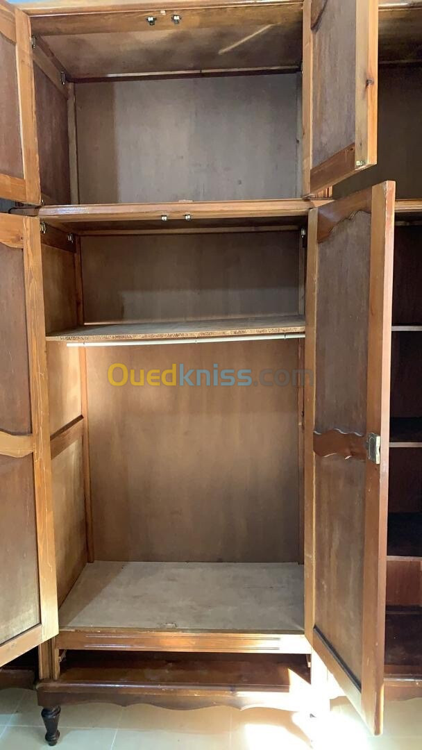 Armoire en bois être 