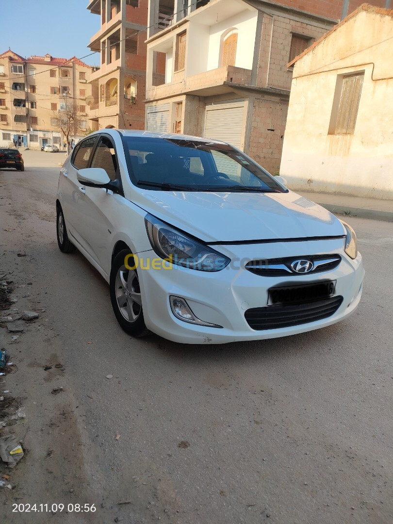 Hyundai Accent RB  4 portes 2013 Accent RB  4 portes