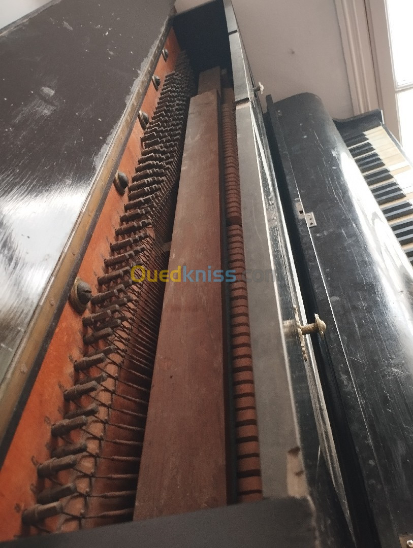 Piano droit jeanpert paris opérationnel 