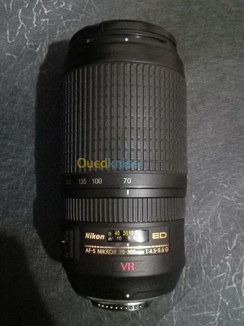 Objectif nikon 70-300mm VR rouge