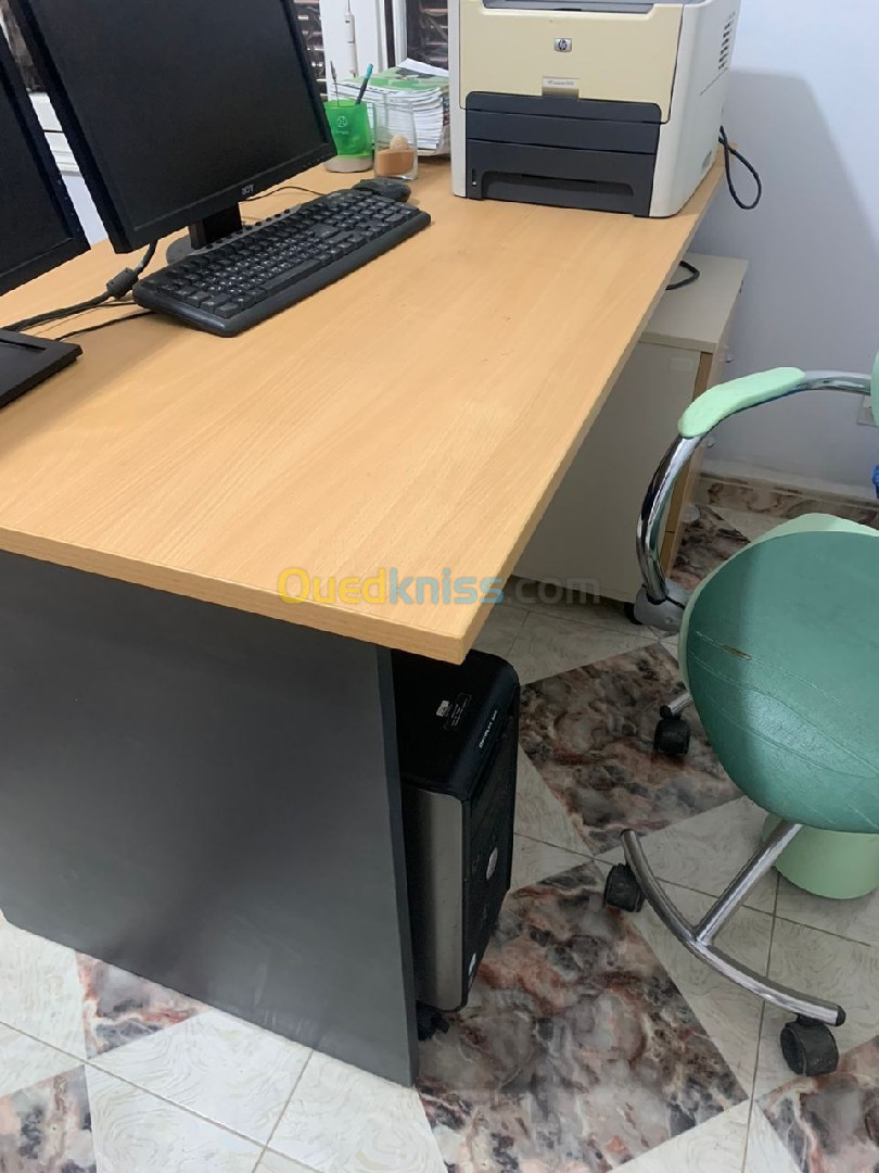 Je Vends mobiliers de bureau occasion et divers accessoires 