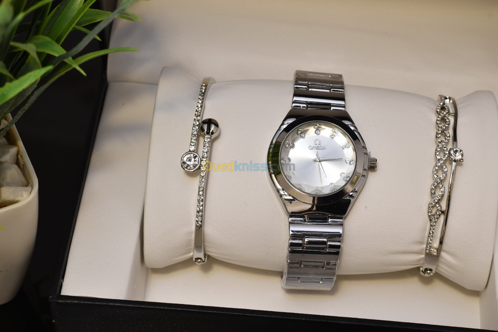 Coffret montre pour femme avec bracelets en acier inoxydables