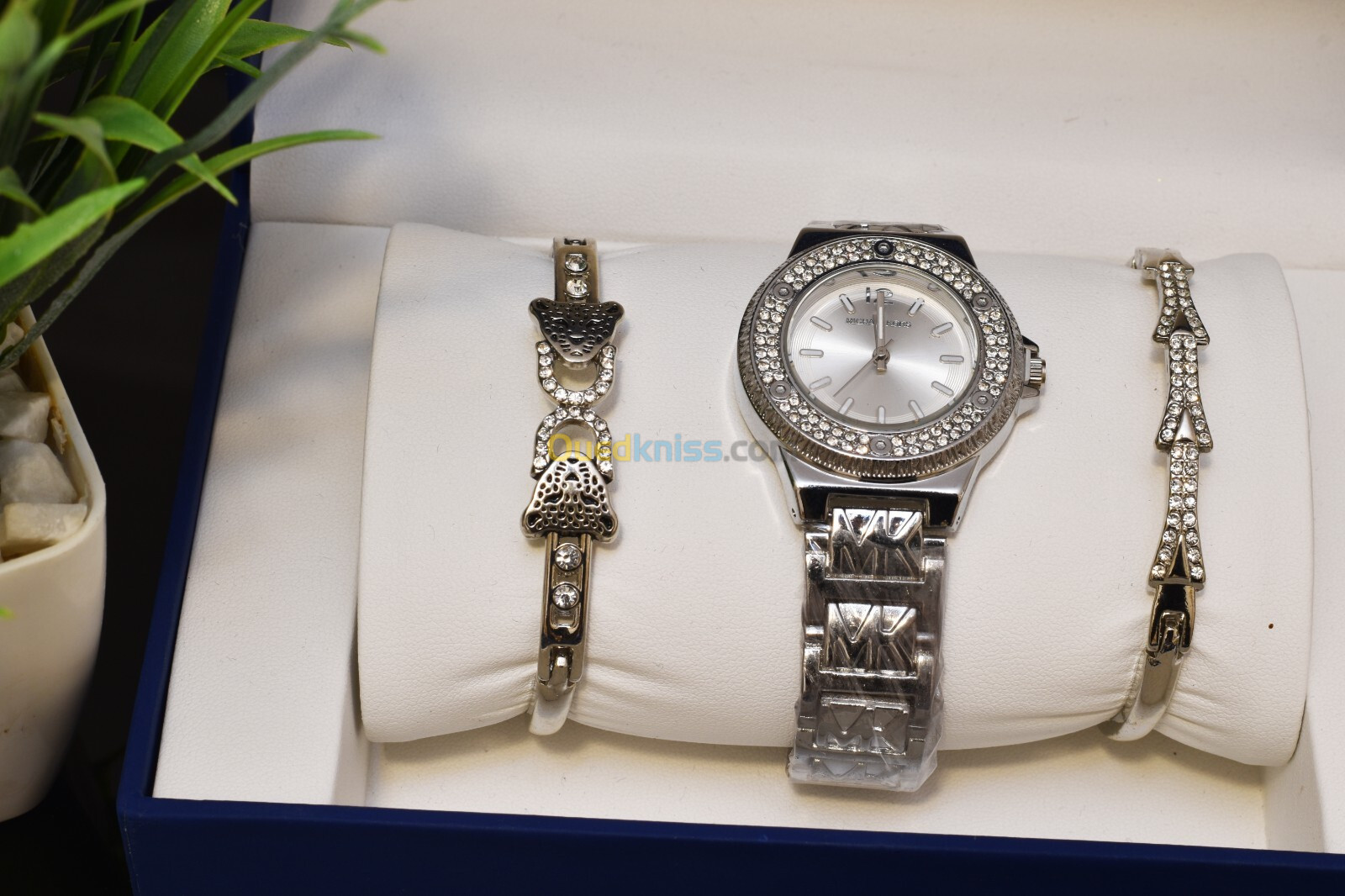 Coffret montre pour femme avec bracelets en acier inoxydables