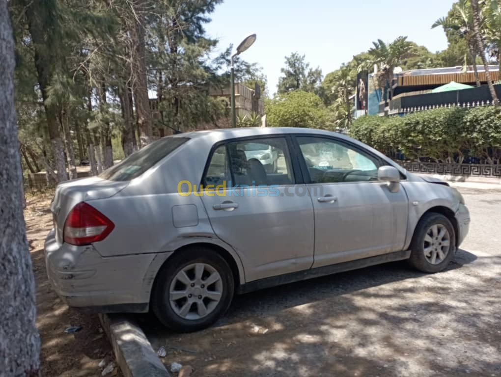 Nissan Tiida 5 portes 2010 Tiida 5 portes