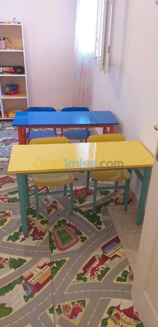 Table + chaises scolaires  