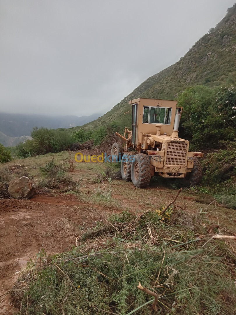 Location de engin travaux publics Nivleuse komatsu location 1987